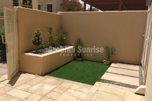 Move in to Luxurious Villa with Spacious Garden