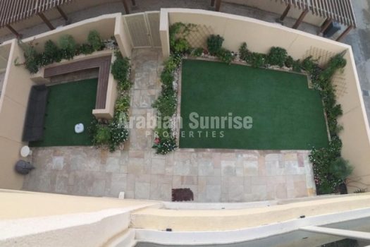 Move in to Luxurious Villa with Spacious Garden