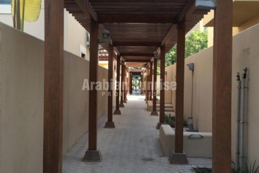 Move in to Luxurious Villa with Spacious Garden