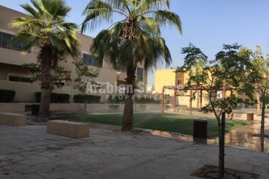 Move in to Luxurious Villa with Spacious Garden