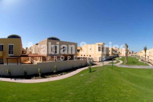 Move in to Luxurious Villa with Spacious Garden