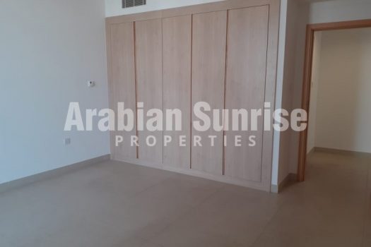 Well Maintained Spacious Apt with Balcony