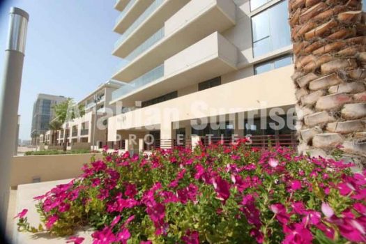 Well Maintained Spacious Apt with Balcony