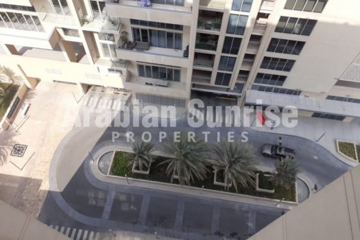 Well Maintained Spacious Apt with Balcony