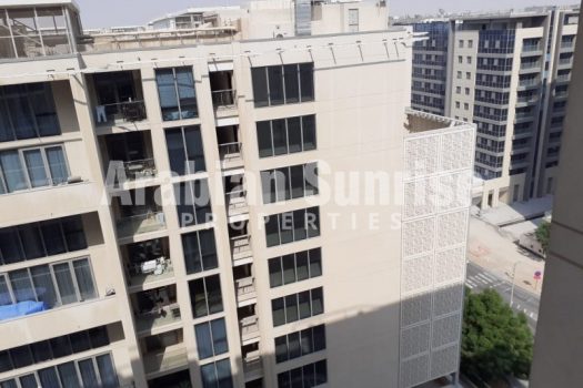 Well Maintained Spacious Apt with Balcony