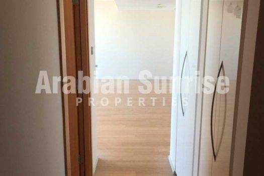 Vacant Fully Furnished Apt With Road View