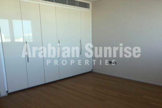 Vacant Fully Furnished Apt With Road View