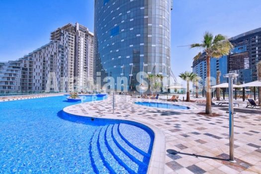 High Floor Apt with stunning views