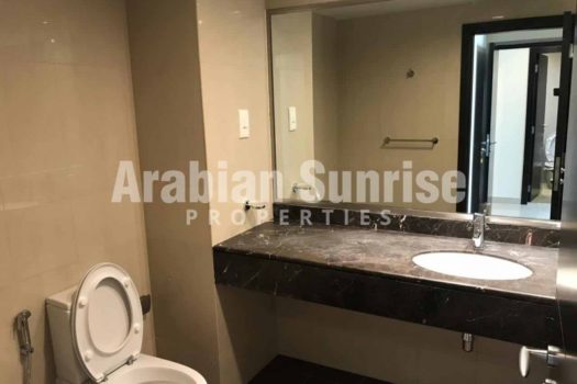 High Floor Apt with stunning views