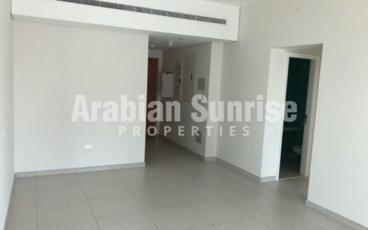 Sea View Apt with Spacious Layout